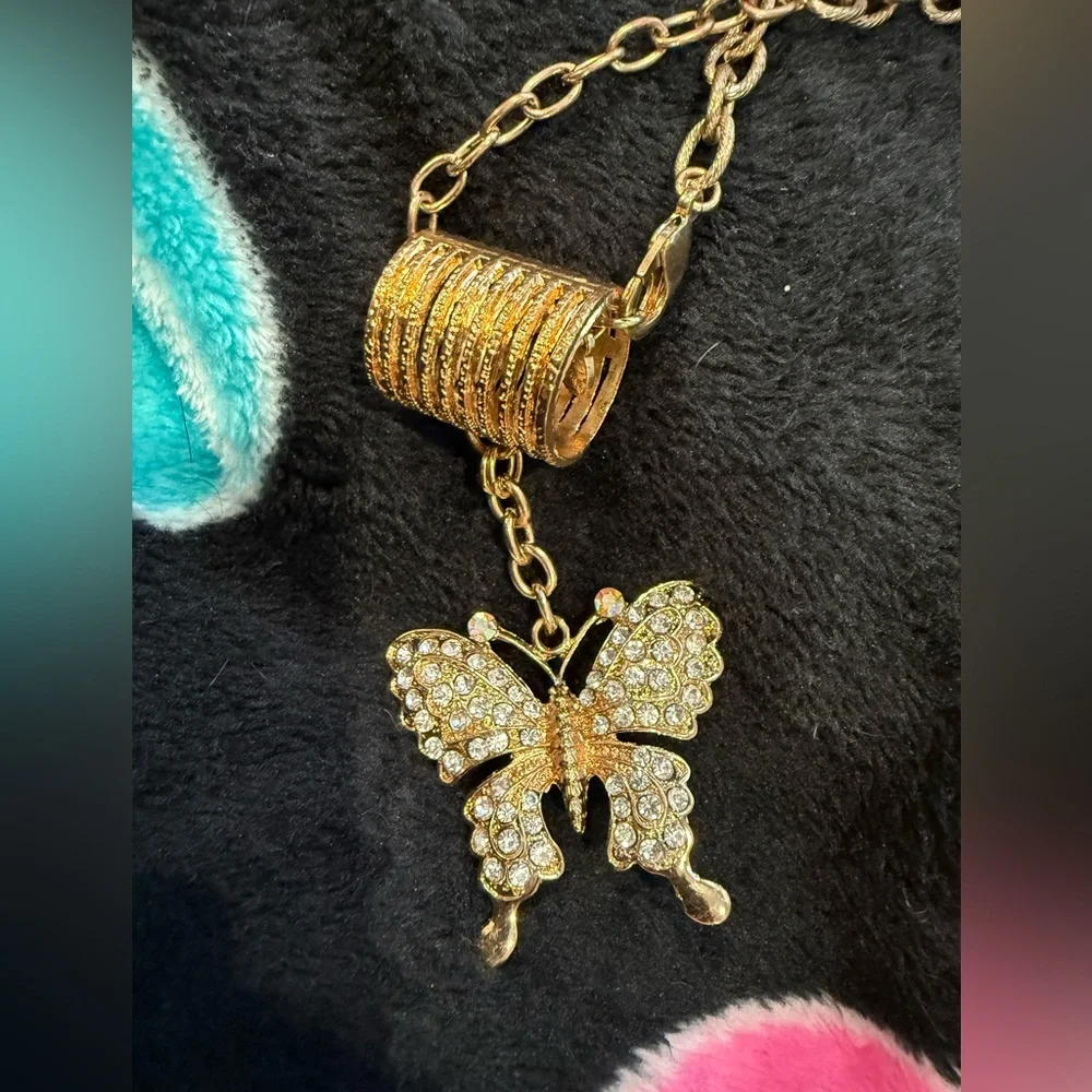 Butterfly necklace‎ EUC